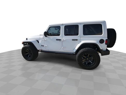 Used 2022 Jeep Wrangler Unlimited Sahara w/ Cold Weather Group AWD/4WD image 6