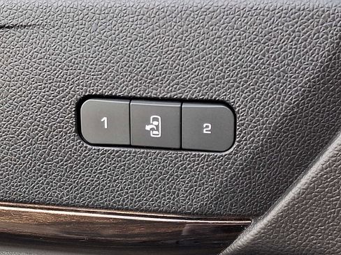 Used 2015 GMC Acadia Denali image 28