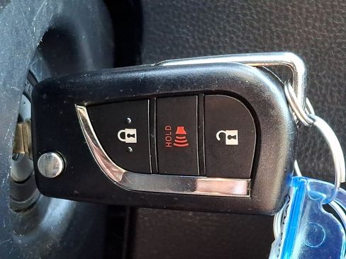 Used 2019 Toyota RAV4 LE FWD image 21