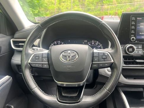 Used 2021 Toyota Highlander XLE AWD/4WD image 13