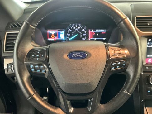 Used 2017 Ford Explorer XLT w/ Equipment Group 202A AWD/4WD image 19