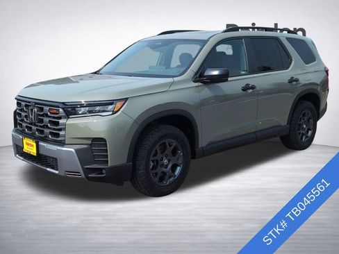 Used 2026 Honda Pilot TrailSport image 3