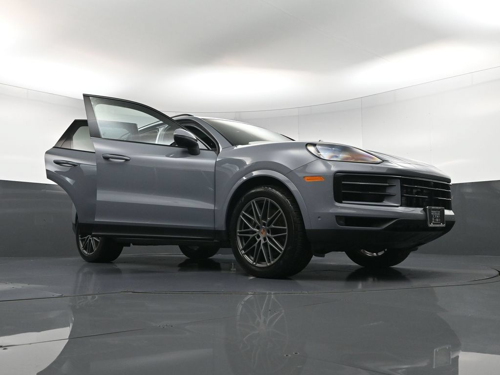Certified 2026 Porsche Cayenne AWD/4WD image 35
