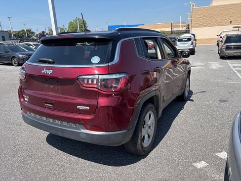 Used 2020 Jeep Compass Latitude w/ Cold Weather Group AWD/4WD image 3