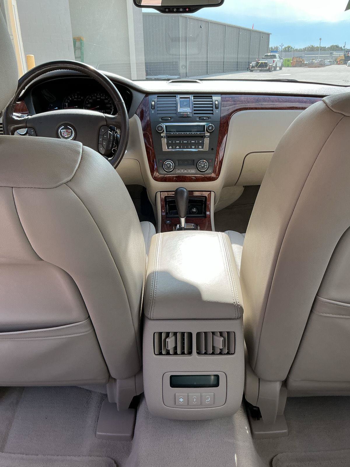 Used 2007 Cadillac DTS Luxury I w/ Trunk Convenience Package FWD image 19