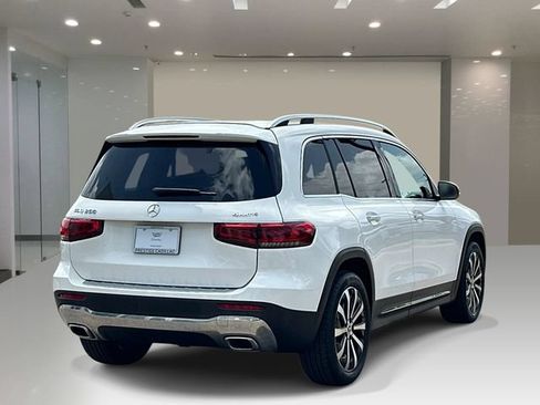 Used 2022 Mercedes-Benz GLB 250 4MATIC image 4