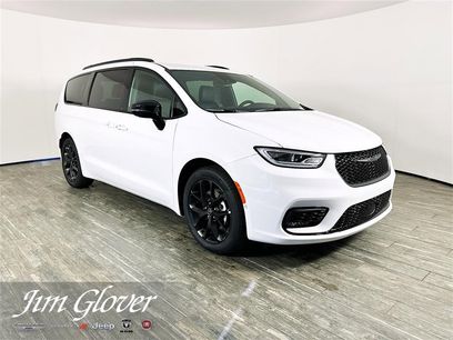 New 2026 Chrysler Pacifica Select