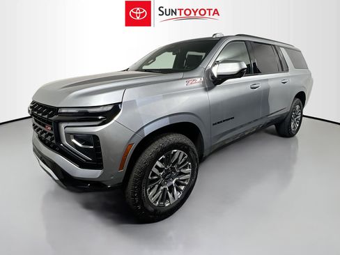 Used 2025 Chevrolet Suburban Z71 image 9