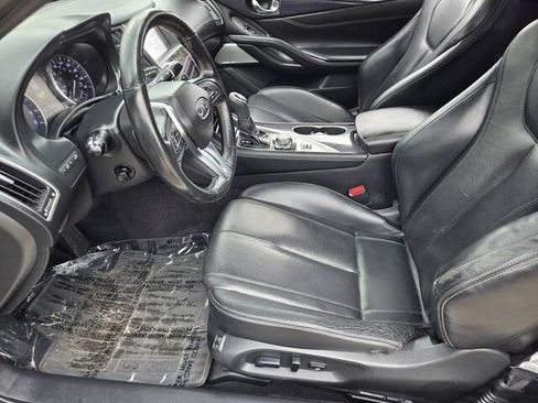 Used 2017 INFINITI Q60 Red Sport 400 RWD image 6