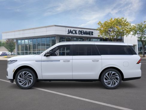 New 2026 Lincoln Navigator L Reserve AWD/4WD image 3