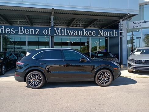 Used 2019 Porsche Cayenne AWD/4WD image 2