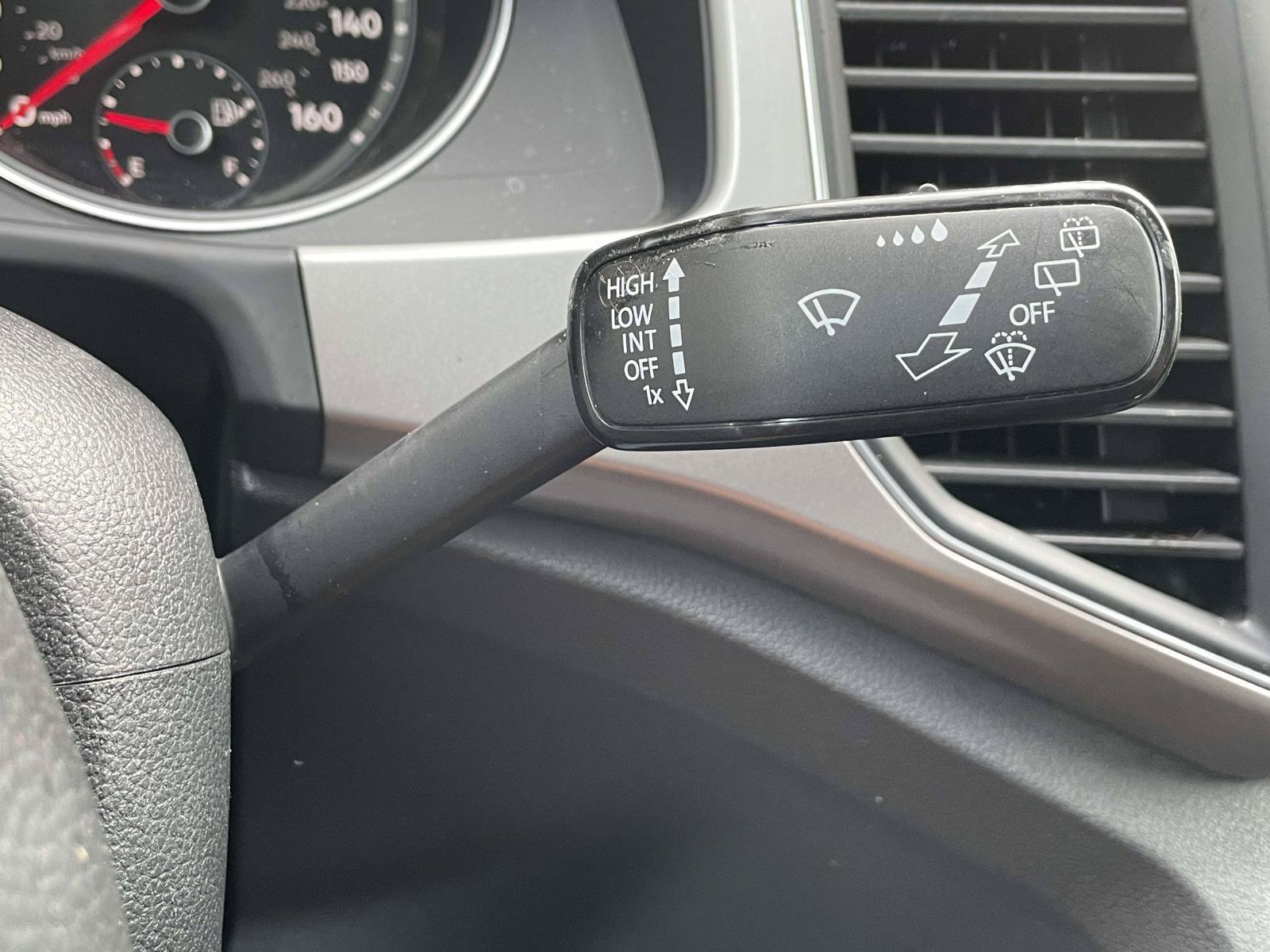 Used 2019 Volkswagen Atlas SE FWD image 26