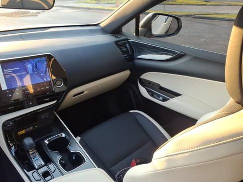 Used 2024 Lexus NX 250 FWD image 11