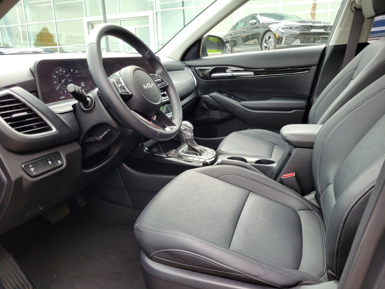 Certified 2024 Kia Seltos EX AWD/4WD image 9