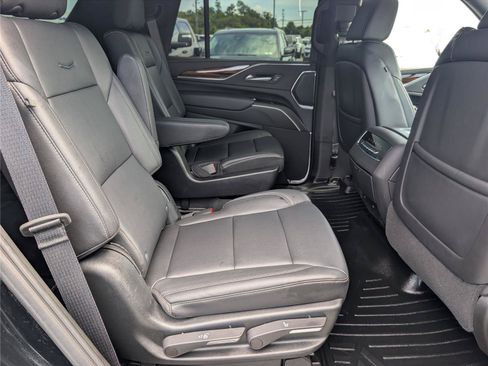 Used 2023 Cadillac Escalade Luxury AWD/4WD image 12