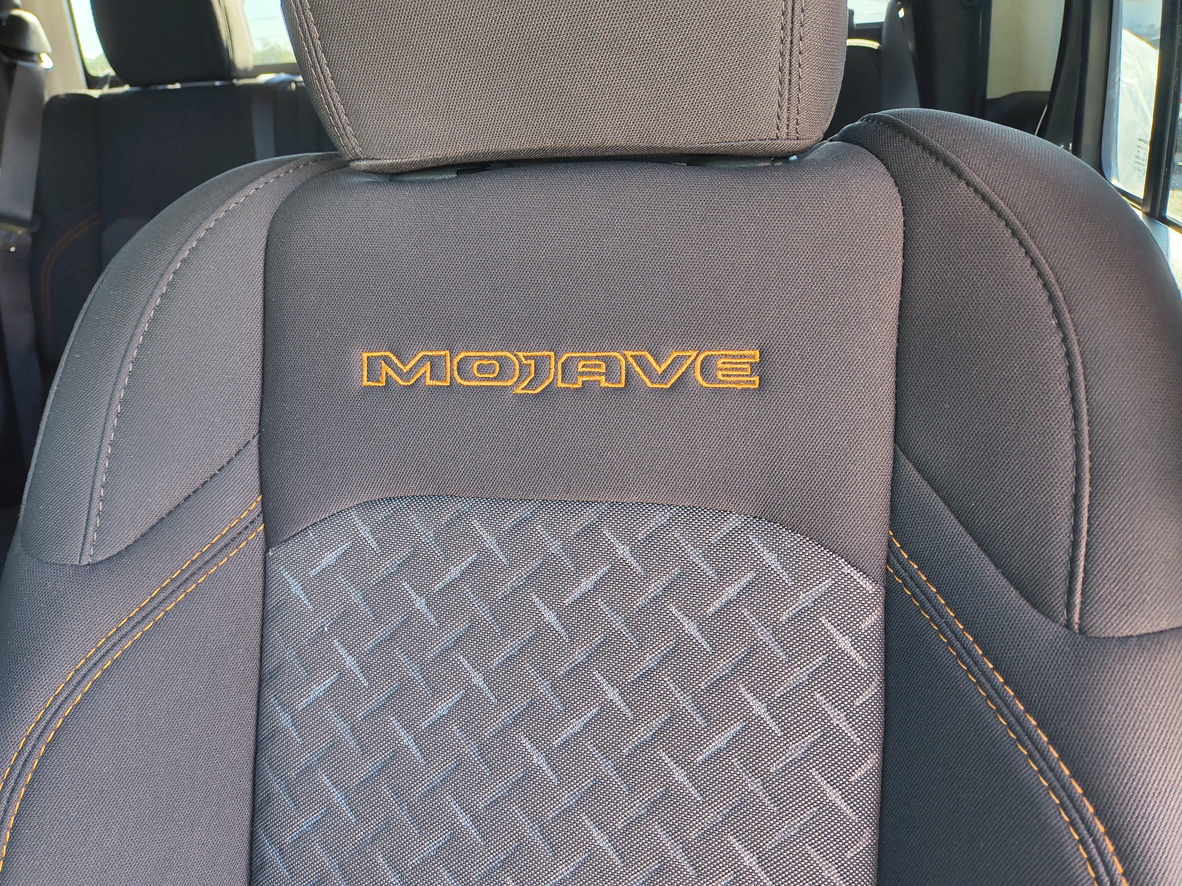 Used 2024 Jeep Gladiator Mojave AWD/4WD image 25