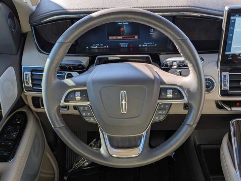Used 2023 Lincoln Navigator Reserve AWD/4WD image 19