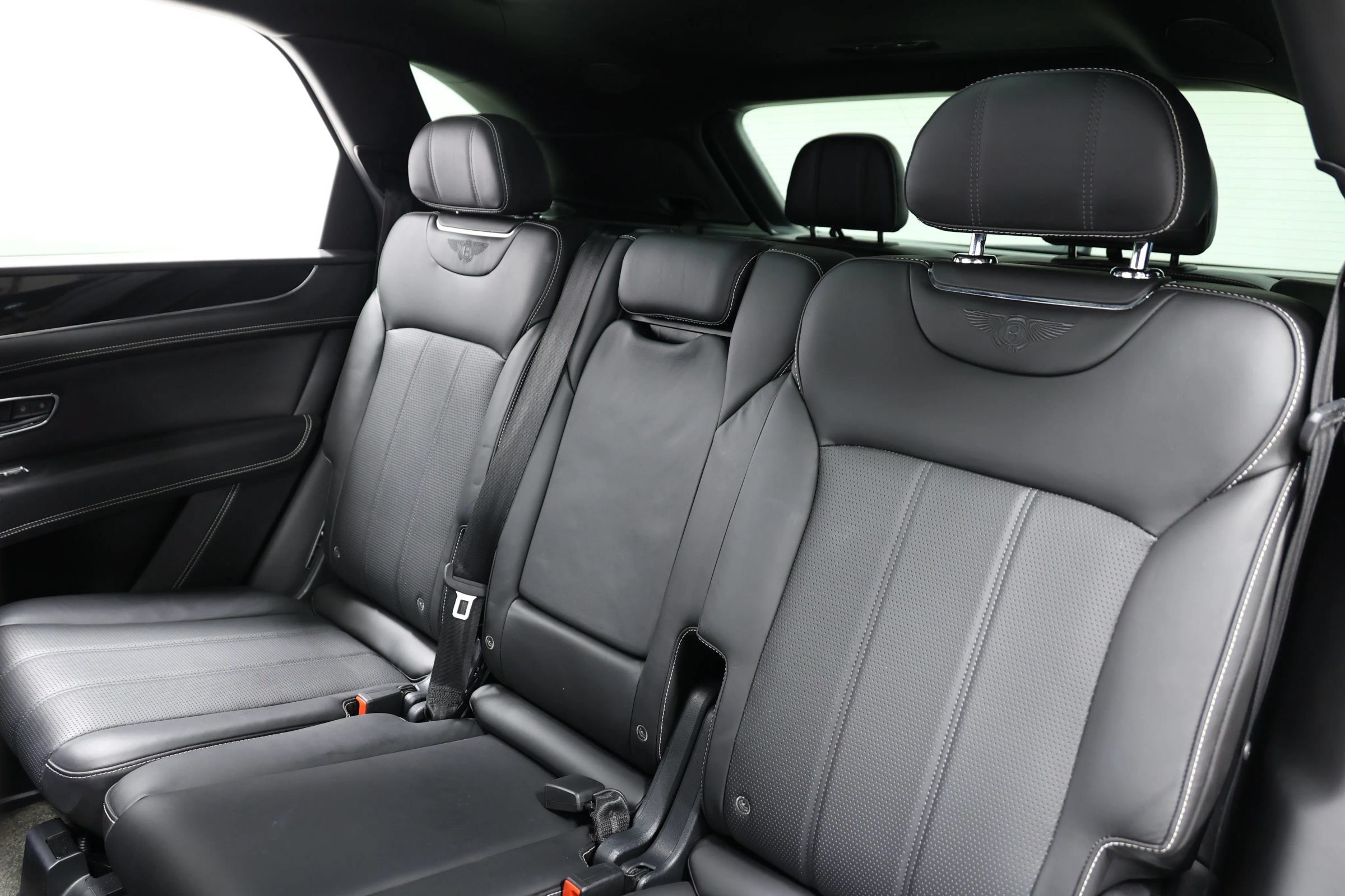 Used 2018 Bentley Bentayga Onyx Edition AWD/4WD image 3