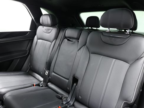 Used 2018 Bentley Bentayga Onyx Edition AWD/4WD image 3