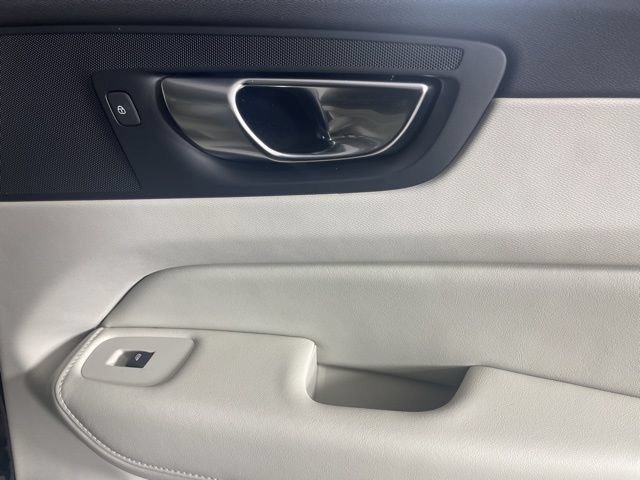 Certified 2025 Volvo XC60 T8 Plus w/ Protection Package Premier AWD/4WD image 35