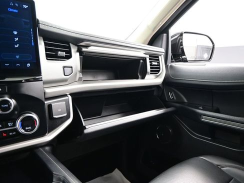 Used 2024 Ford Expedition XLT image 31