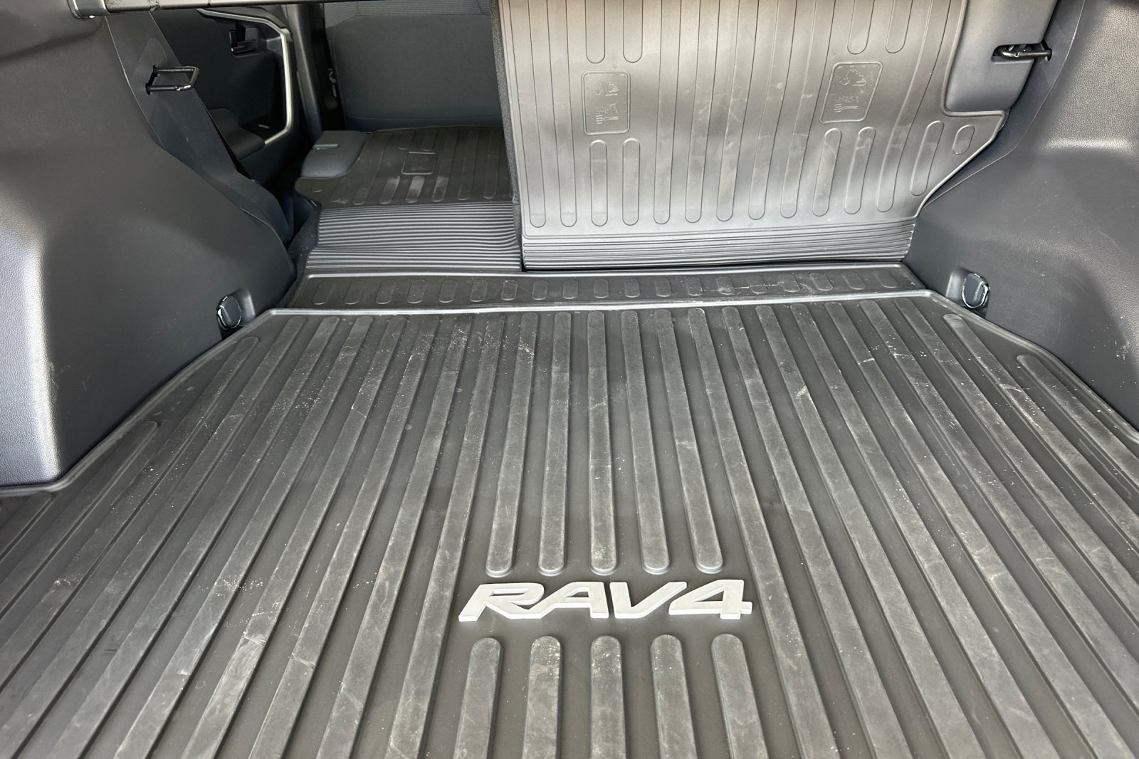 Used 2025 Toyota RAV4 LE FWD image 14