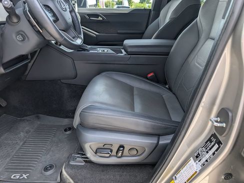 Used 2024 Lexus GX 550 w/ Accessory Package (31) AWD/4WD image 12