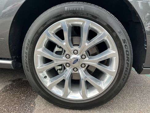 Used 2018 Ford Expedition Limited w/ Equipment Group 302A RWD image 16