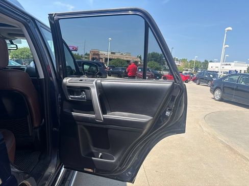 Used 2016 Toyota 4Runner Limited AWD/4WD image 31