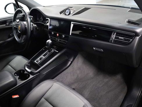 Certified 2023 Porsche Macan Turbo image 6