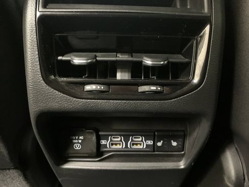 Used 2023 Jeep Grand Cherokee Limited w/ Black Appearance Package AWD/4WD image 19