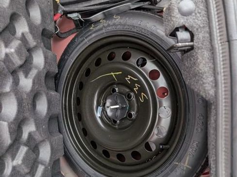 Used 2014 Dodge Challenger SXT RWD image 21