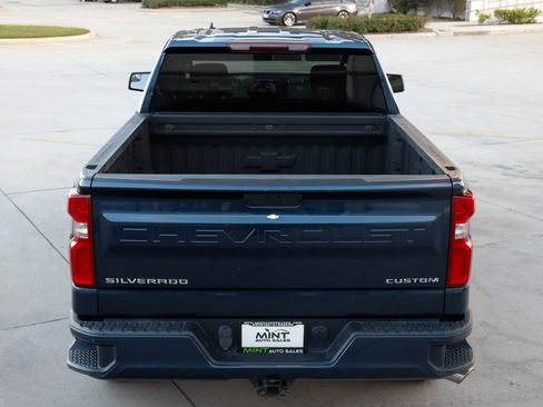 Used 2020 Chevrolet Silverado 1500 Custom w/ Custom Value Package image 14