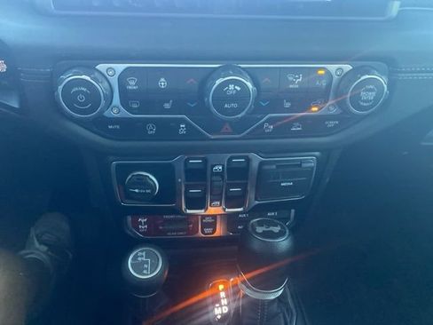 Used 2024 Jeep Wrangler Unlimited Rubicon w/ XTREMEE 35" Tire Package image 23