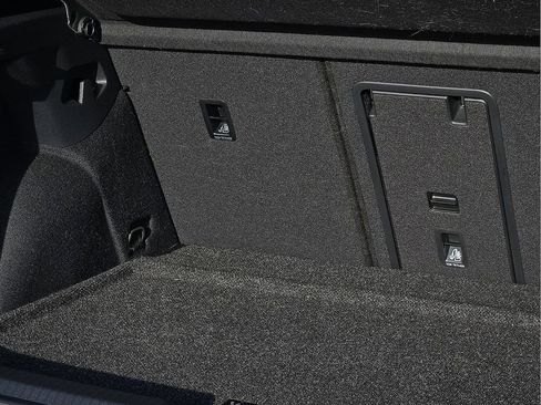 Used 2024 Volkswagen GTI SE image 9