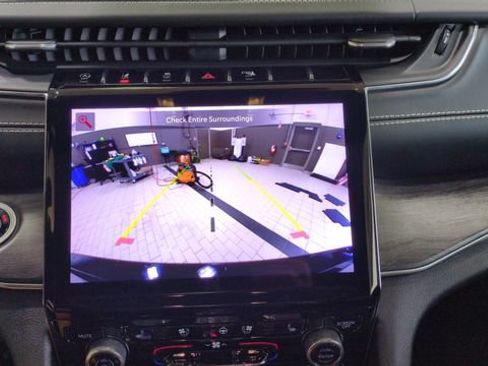Used 2022 Jeep Grand Cherokee L Overland AWD/4WD image 16