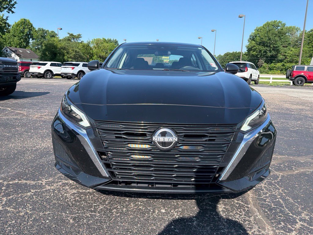 Used 2025 Nissan Altima 2.5 SV FWD image 11