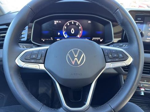 Certified 2025 Volkswagen Jetta SE w/ Sunroof Package image 17