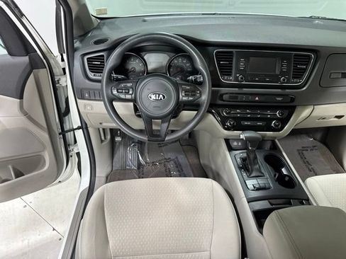 Used 2018 Kia Sedona L FWD image 16