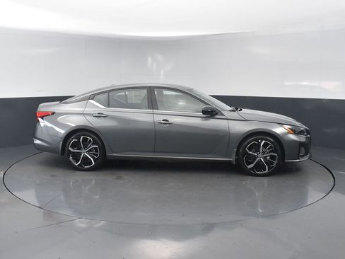 New 2025 Nissan Altima 2.5 SR image 4