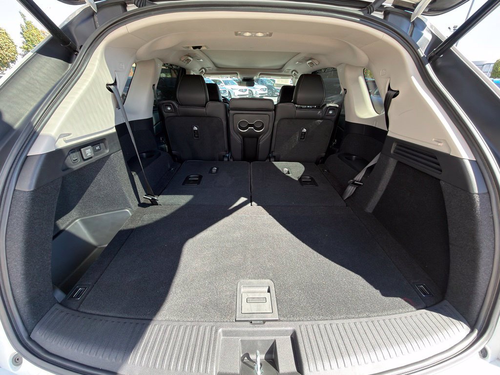 Certified 2026 Acura MDX w/ Technology Package FWD image 11