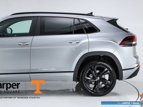 Used 2025 Volkswagen Atlas Cross Sport SEL R-Line AWD/4WD image 4