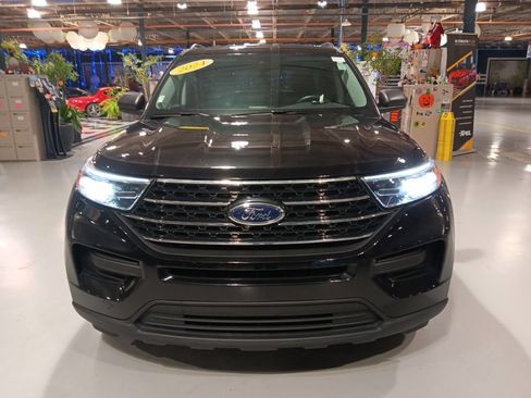 Used 2024 Ford Explorer XLT AWD/4WD image 6