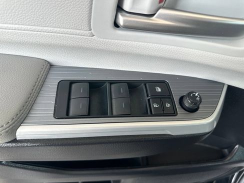 Certified 2025 Toyota Sienna XLE FWD image 25