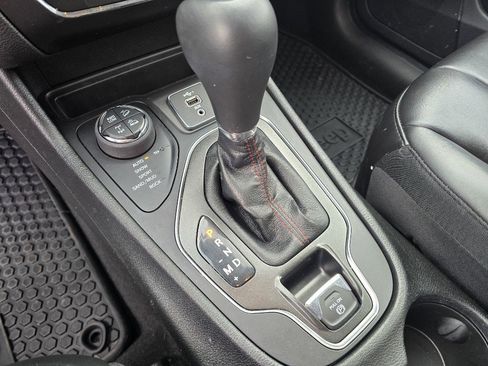 Used 2021 Jeep Cherokee Trailhawk w/ Technology Group image 19