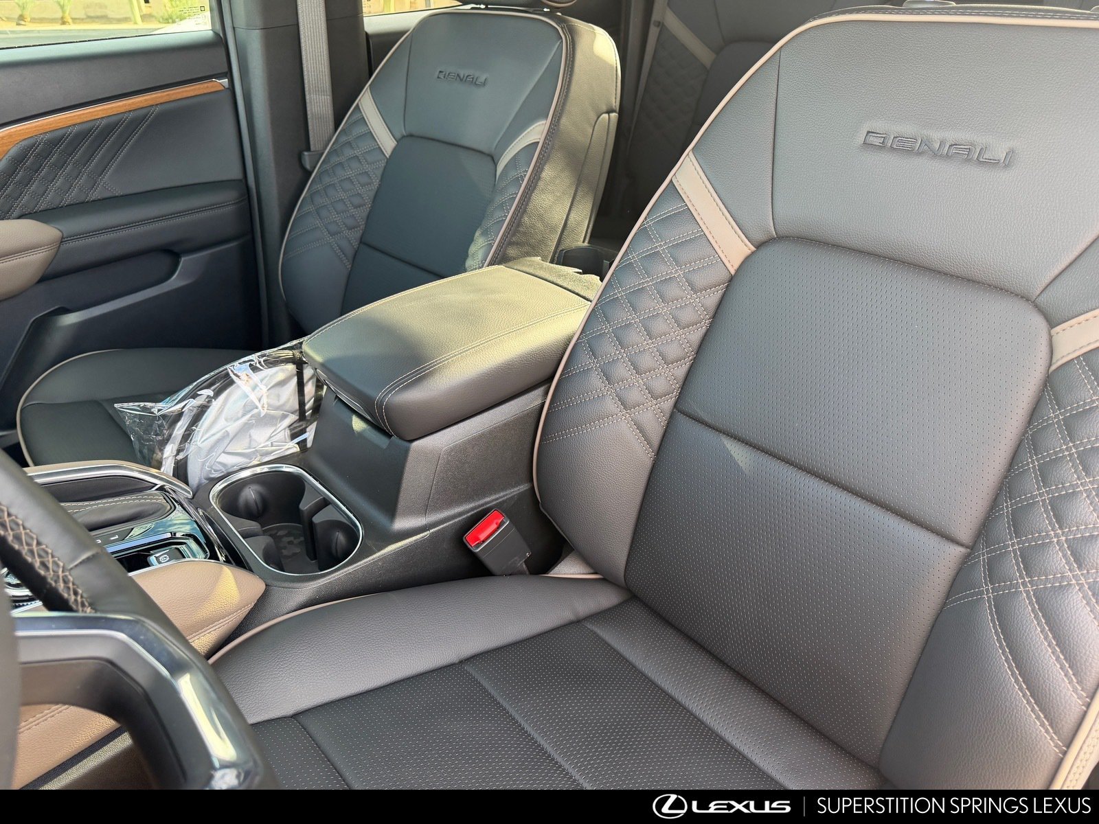 Used 2025 GMC Canyon Denali AWD/4WD image 13