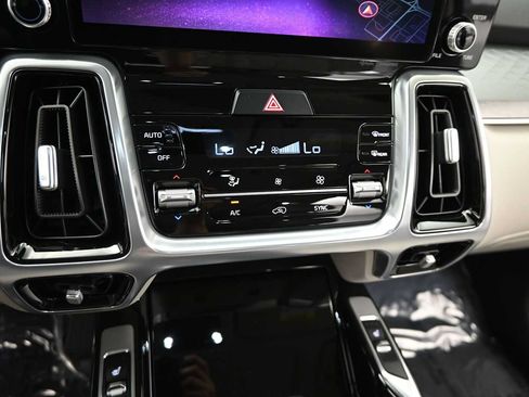 Used 2023 Kia Sorento SX AWD/4WD image 19