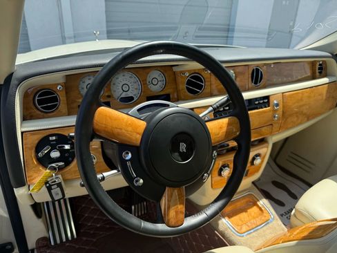 Used 2011 Rolls-Royce Phantom Sedan RWD image 17