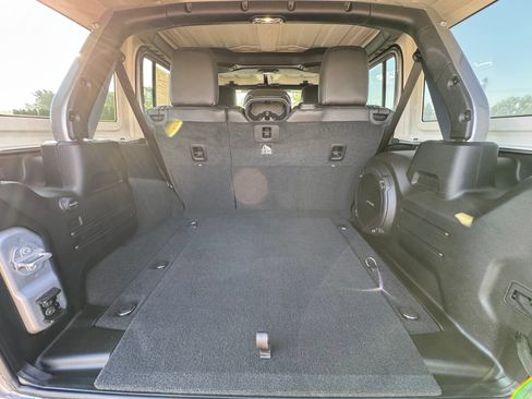 Used 2018 Jeep Wrangler Unlimited Sahara AWD/4WD image 25