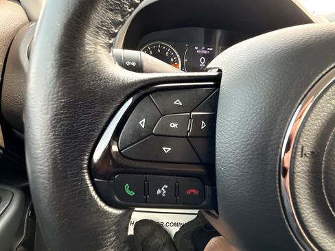 Used 2018 Jeep Renegade Altitude AWD/4WD image 15
